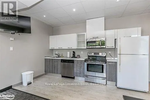 103 - 361 MOSLEY STREET, #103