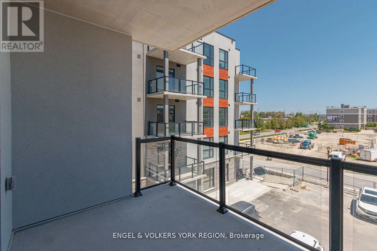 327 - 4 KIMBERLY LANE E