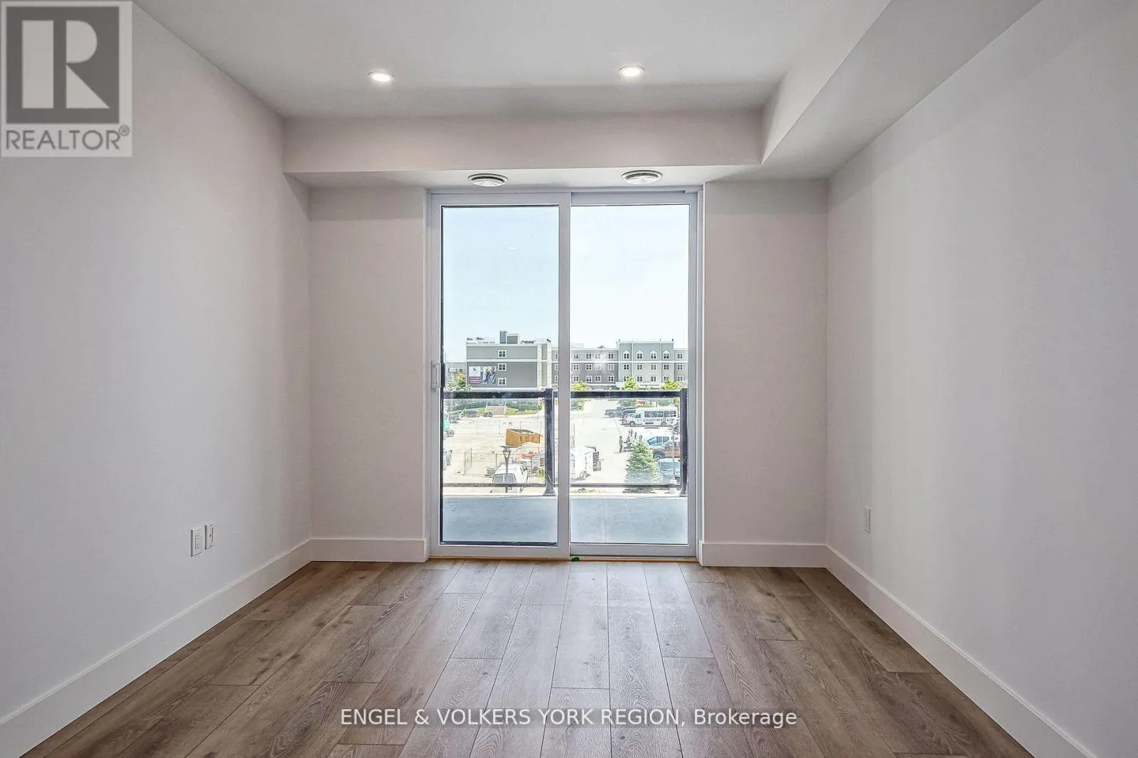 327 - 4 KIMBERLY LANE E