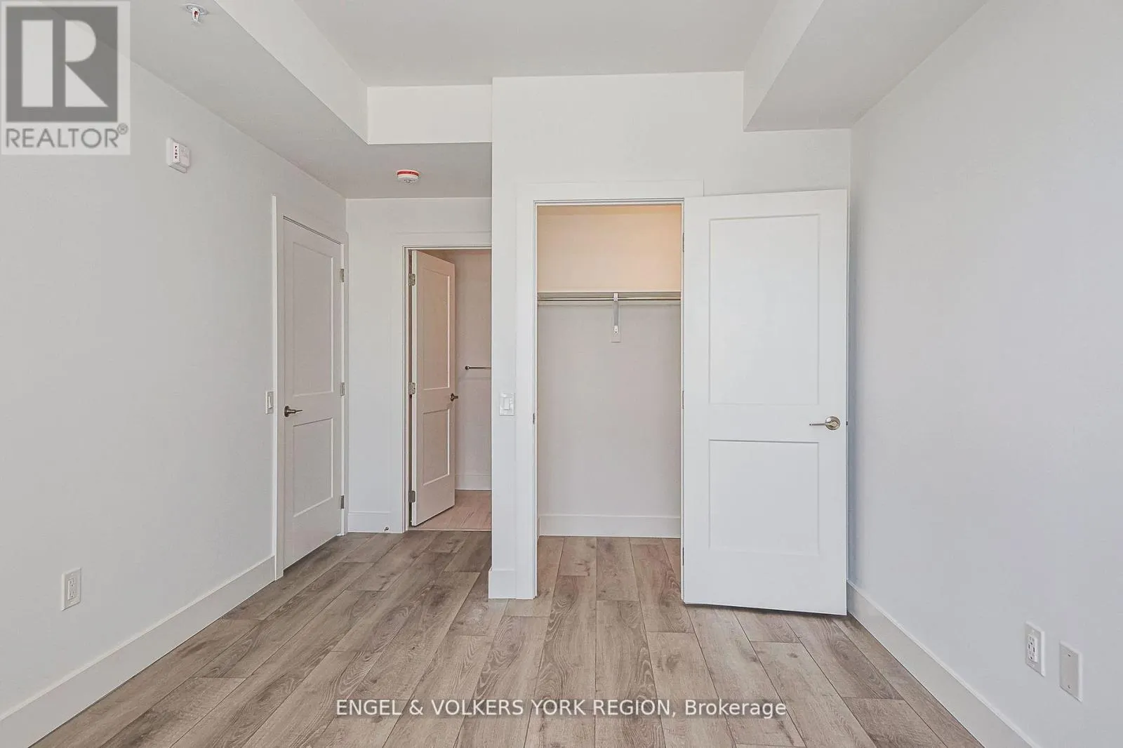 327 - 4 KIMBERLY LANE E