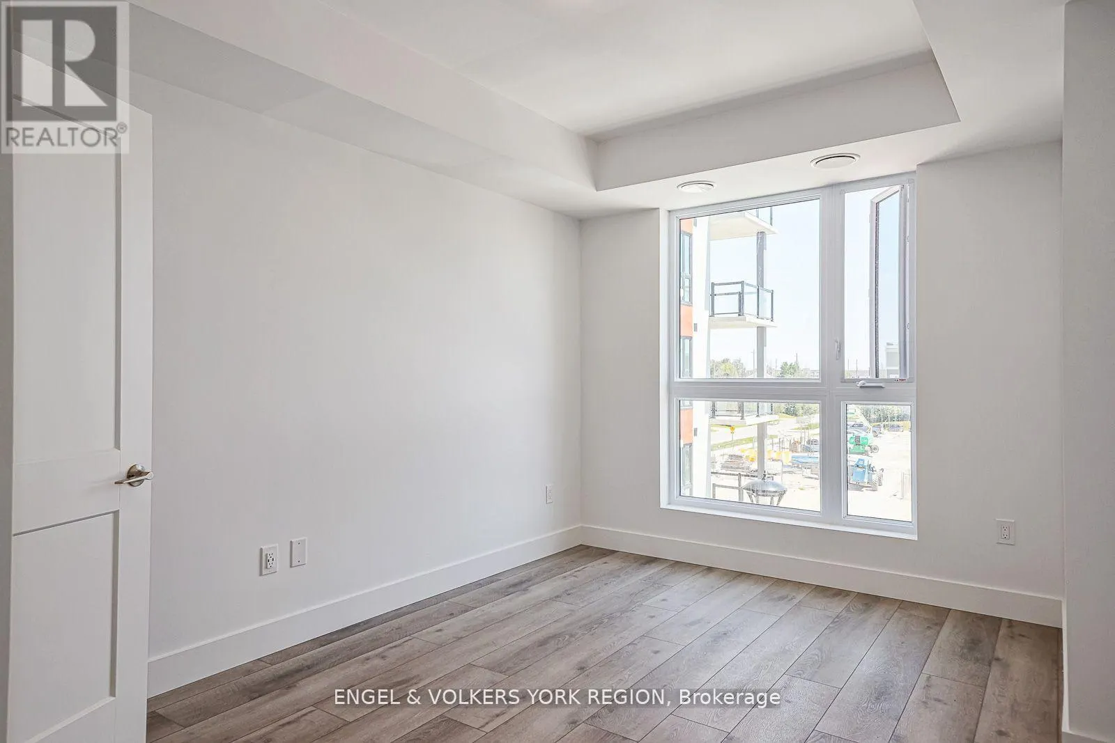 327 - 4 KIMBERLY LANE E