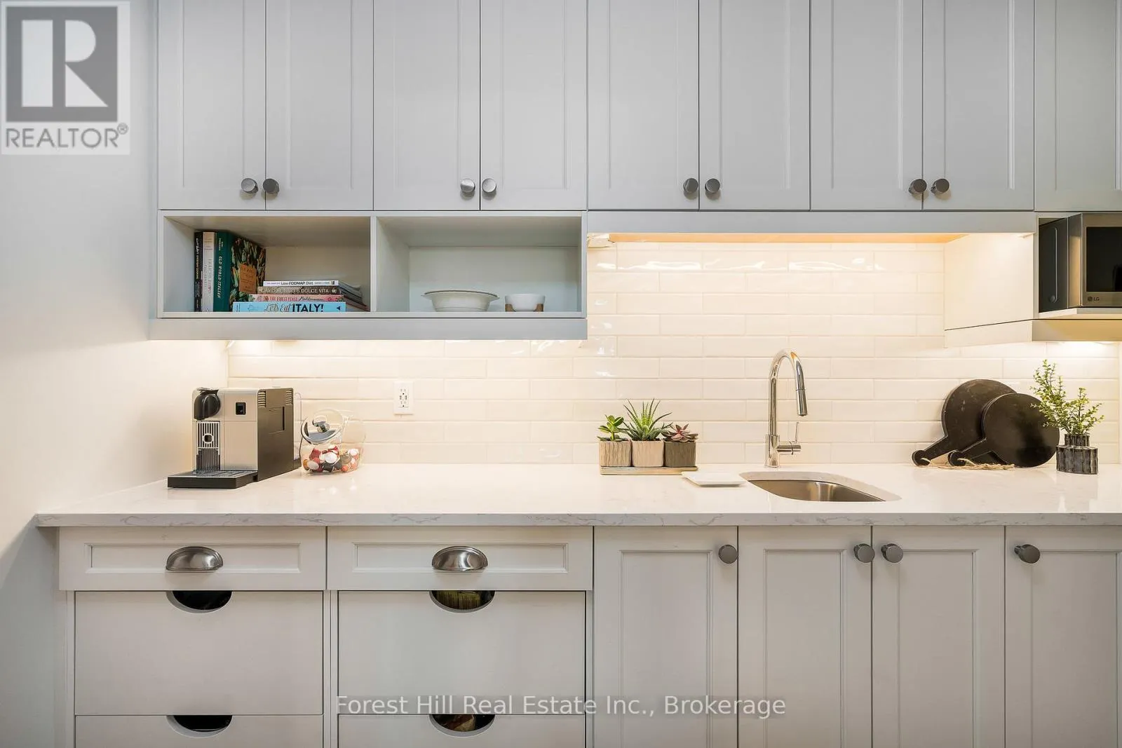 155 GLENLAKE BOULEVARD