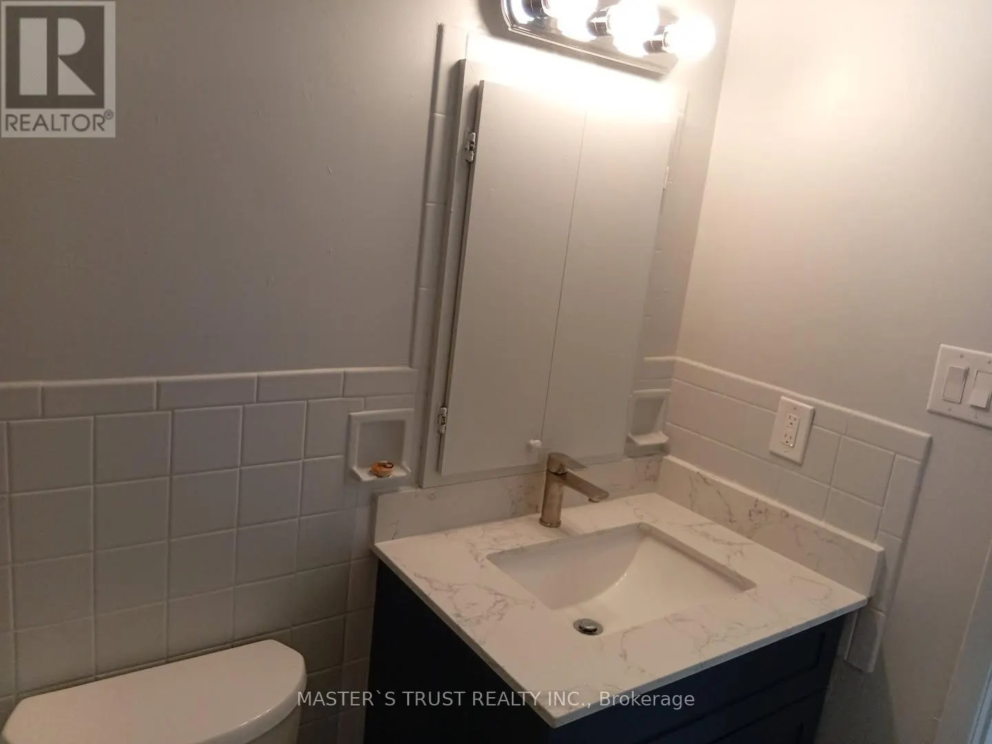 4 - 190 BORLAND STREET E