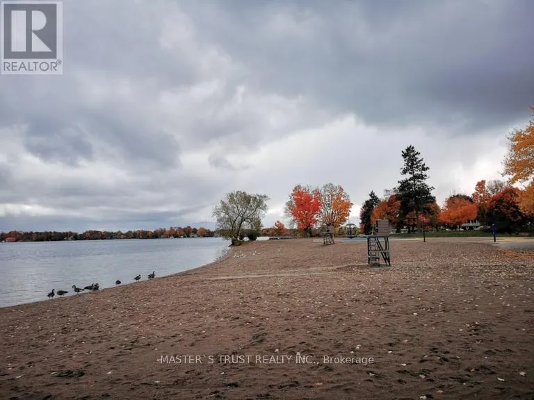 4 - 190 BORLAND STREET E