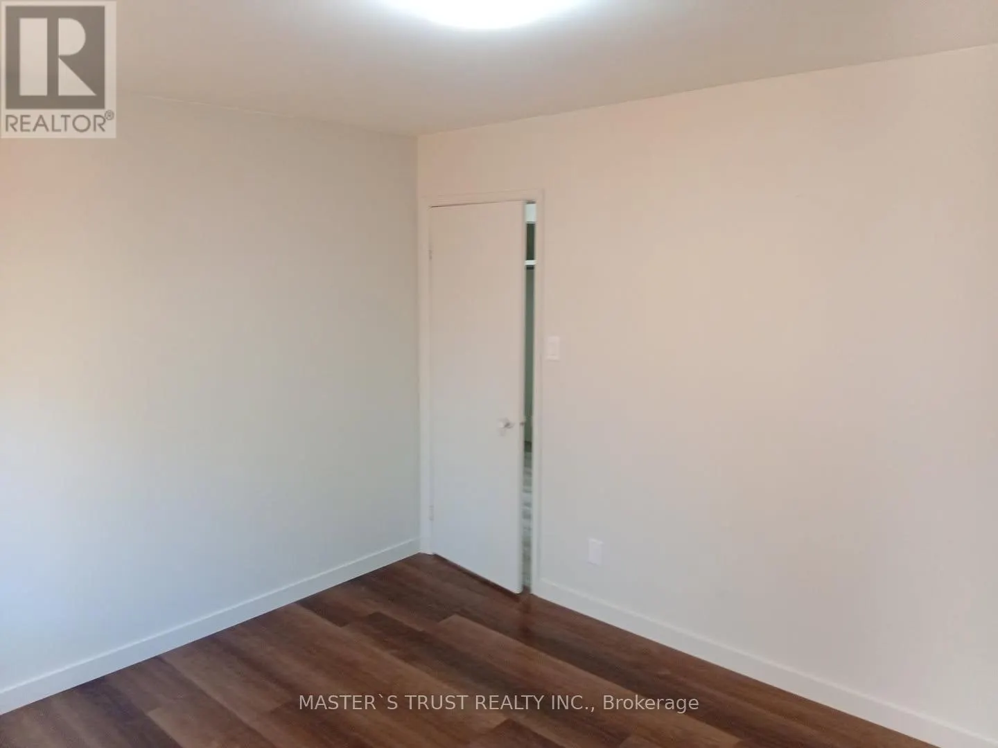 4 - 190 BORLAND STREET E