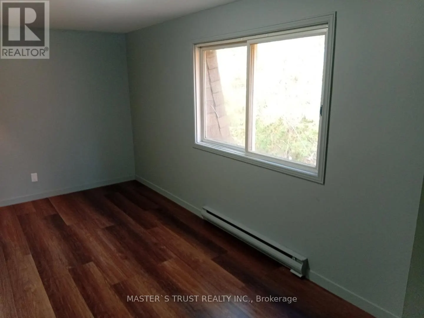 4 - 190 BORLAND STREET E