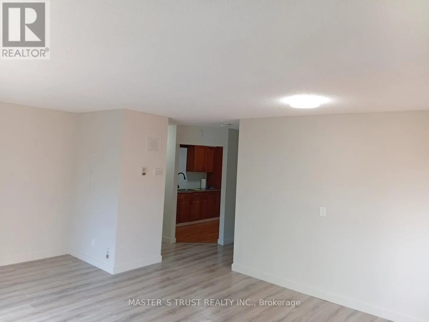 4 - 190 BORLAND STREET E