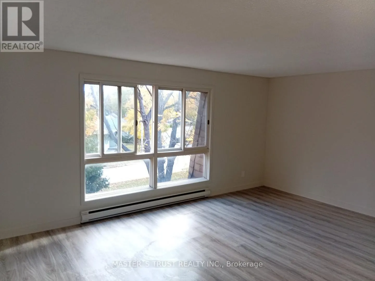 4 - 190 BORLAND STREET E