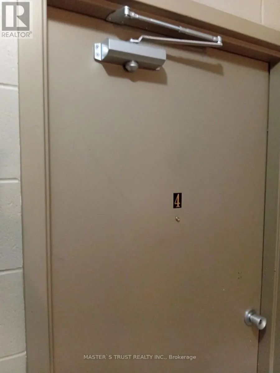 4 - 190 BORLAND STREET E