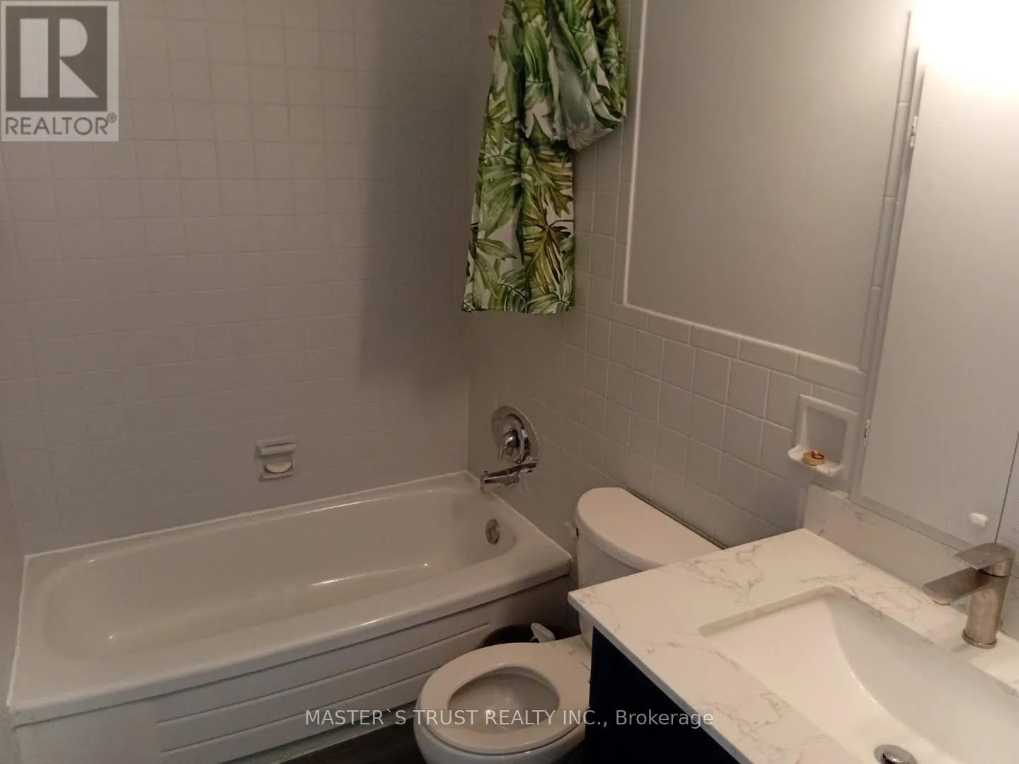 4 - 190 BORLAND STREET E