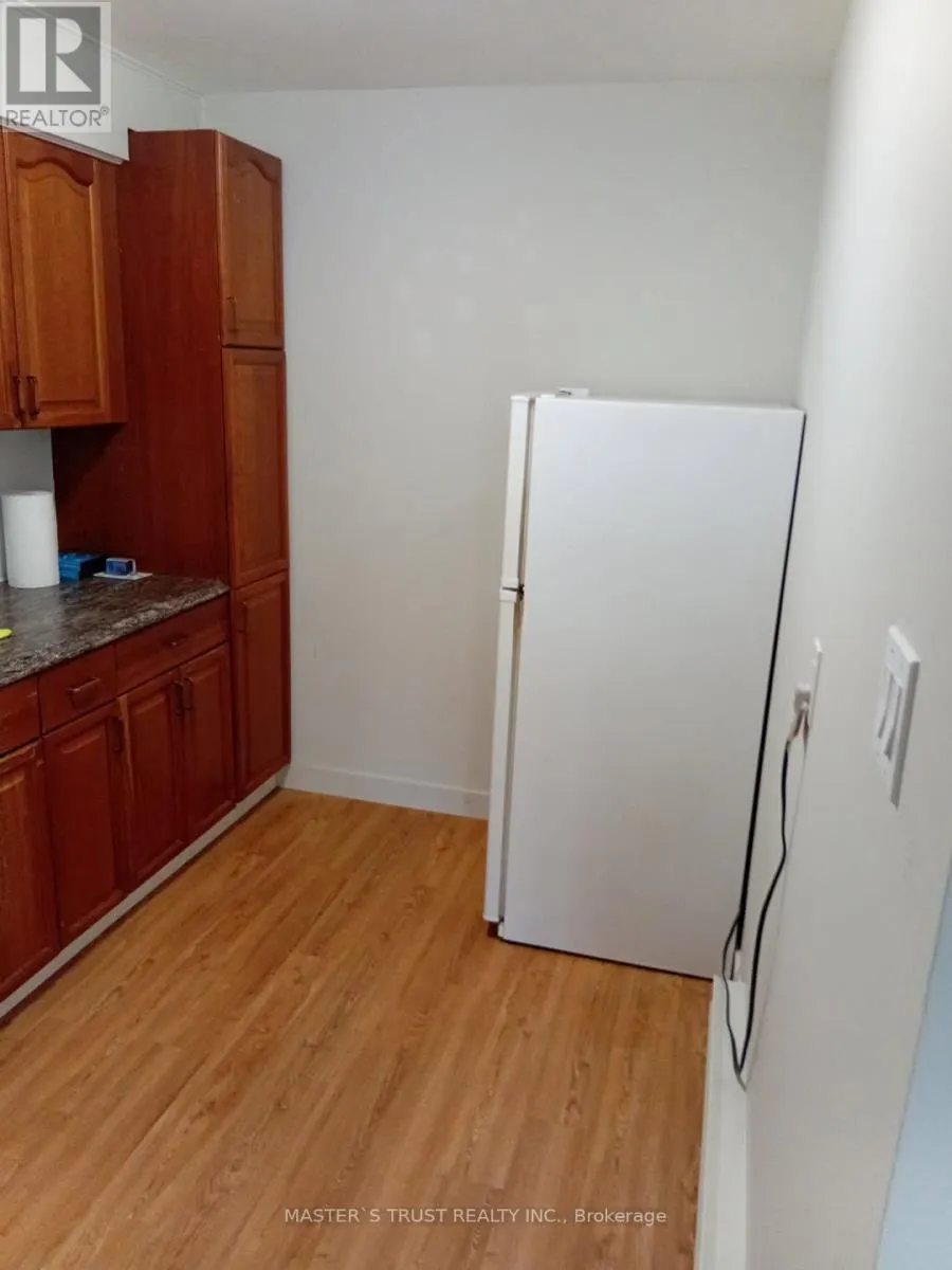 4 - 190 BORLAND STREET E