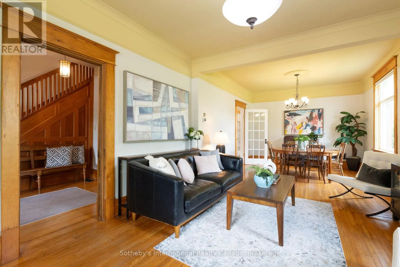 12 ELIZABETH STREET W