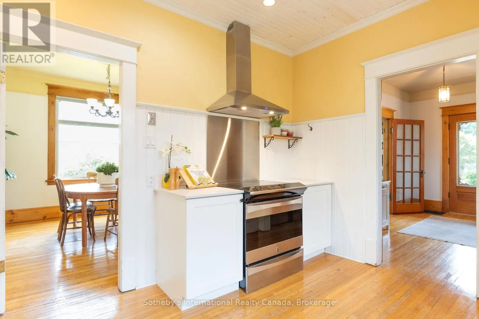 12 ELIZABETH STREET W