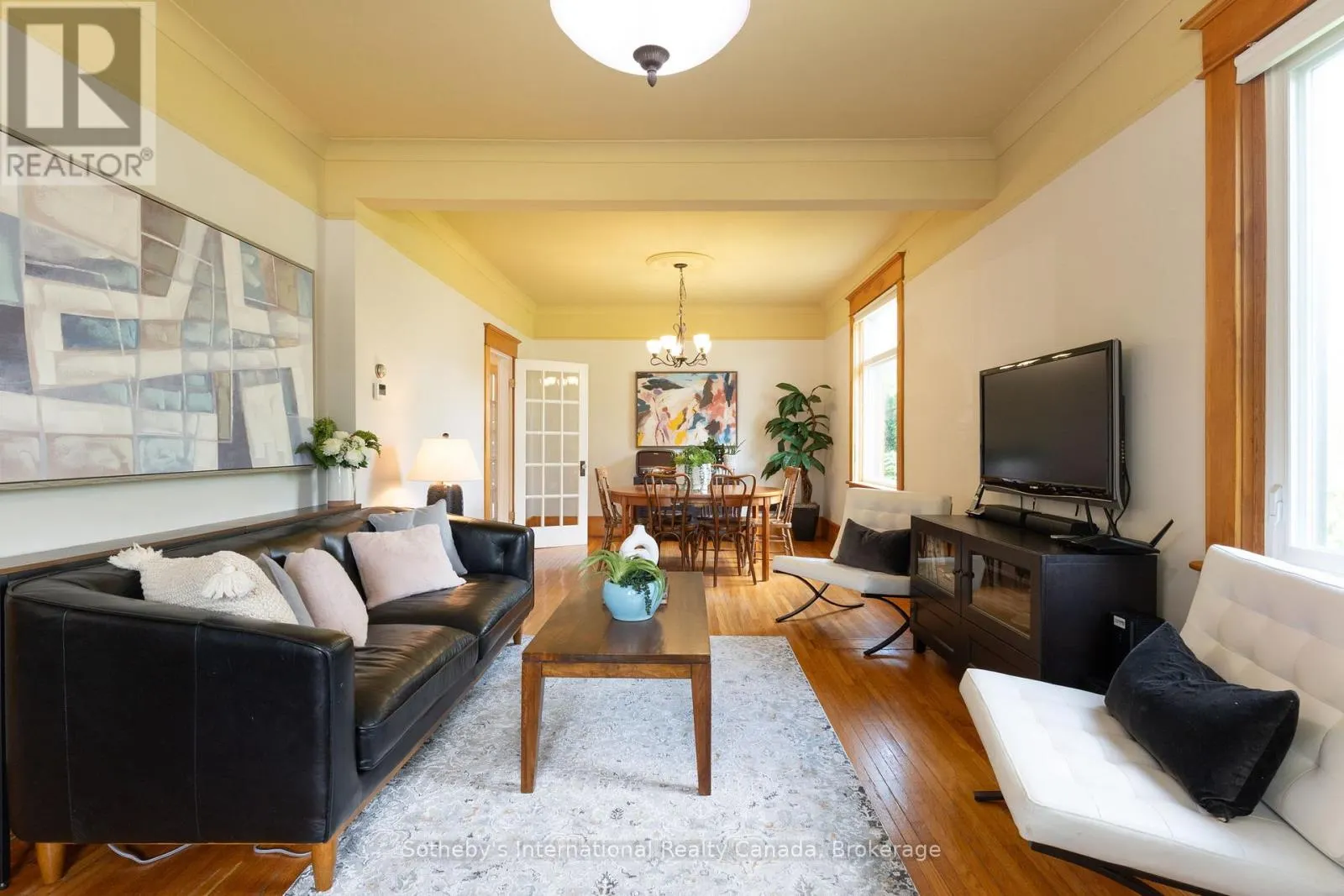 12 ELIZABETH STREET W