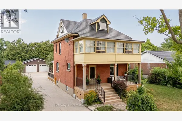 12 ELIZABETH STREET W