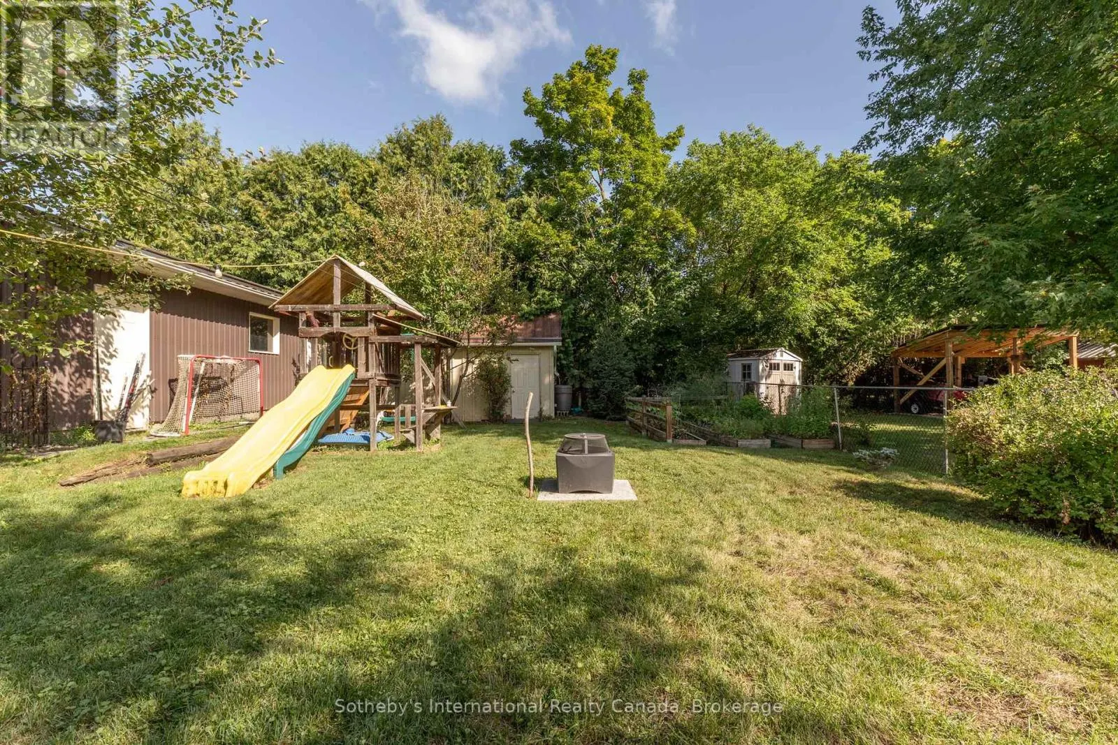 12 ELIZABETH STREET W