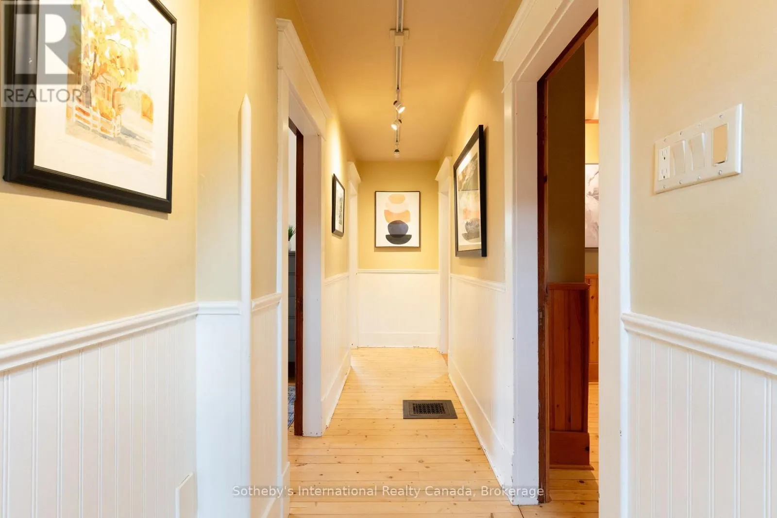 12 ELIZABETH STREET W