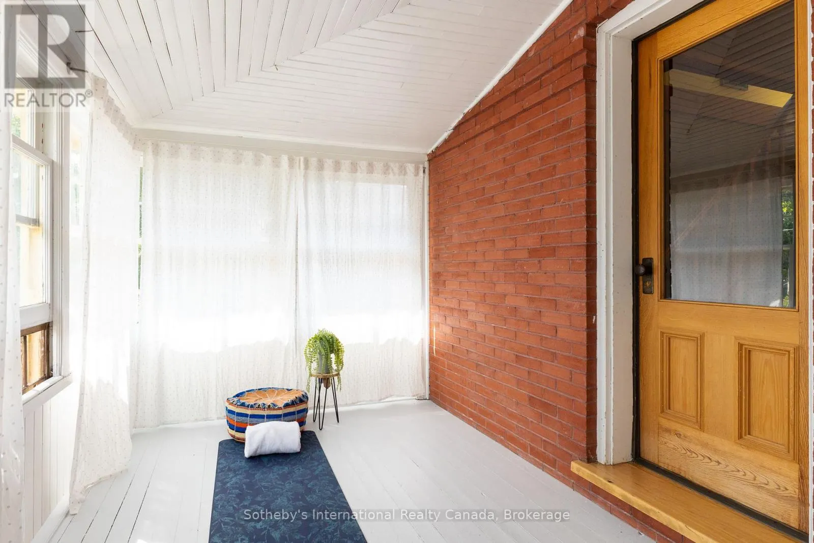 12 ELIZABETH STREET W