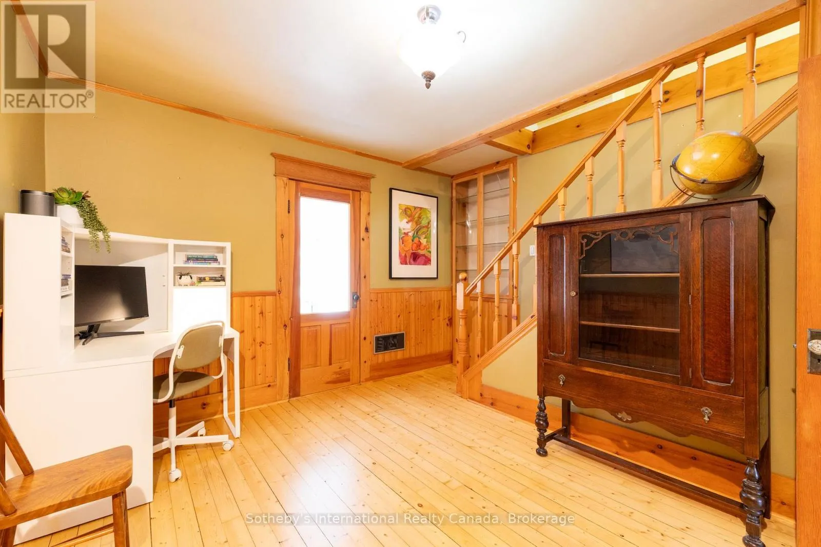 12 ELIZABETH STREET W