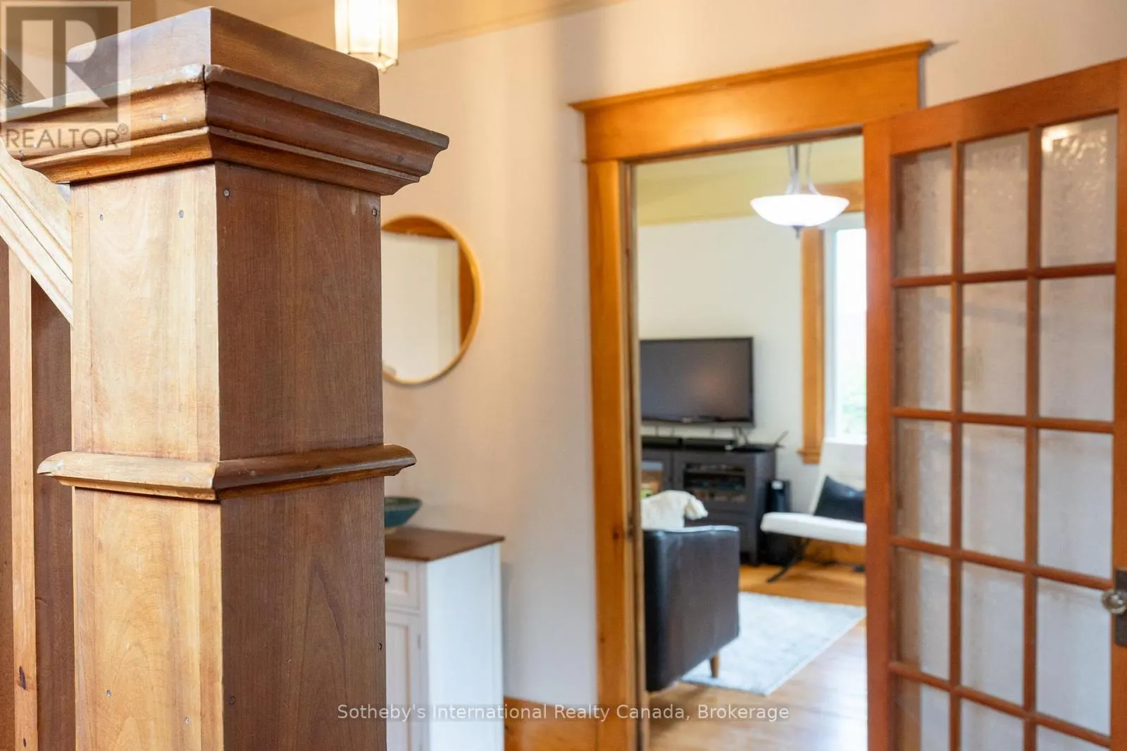 12 ELIZABETH STREET W