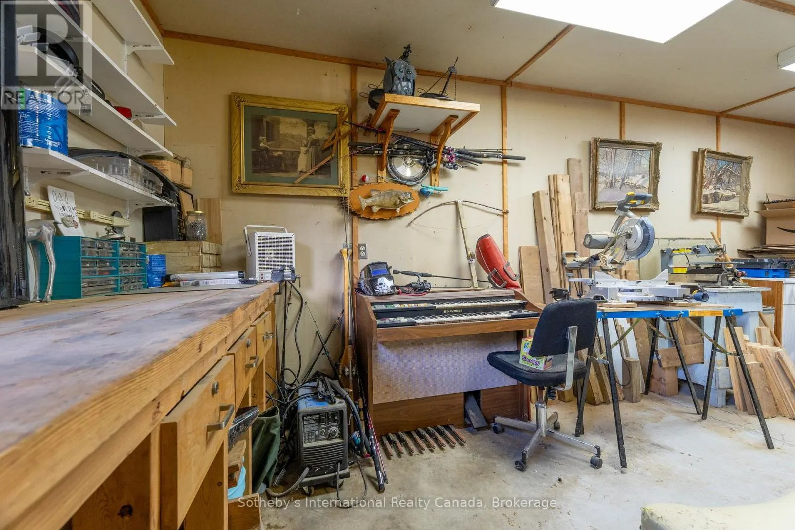 12 ELIZABETH STREET W