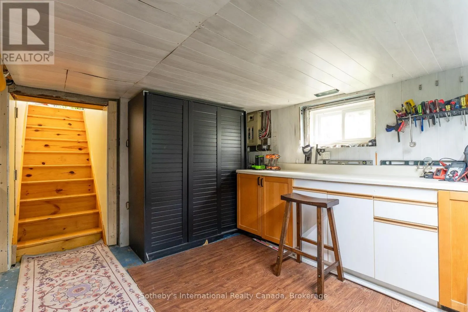 12 ELIZABETH STREET W