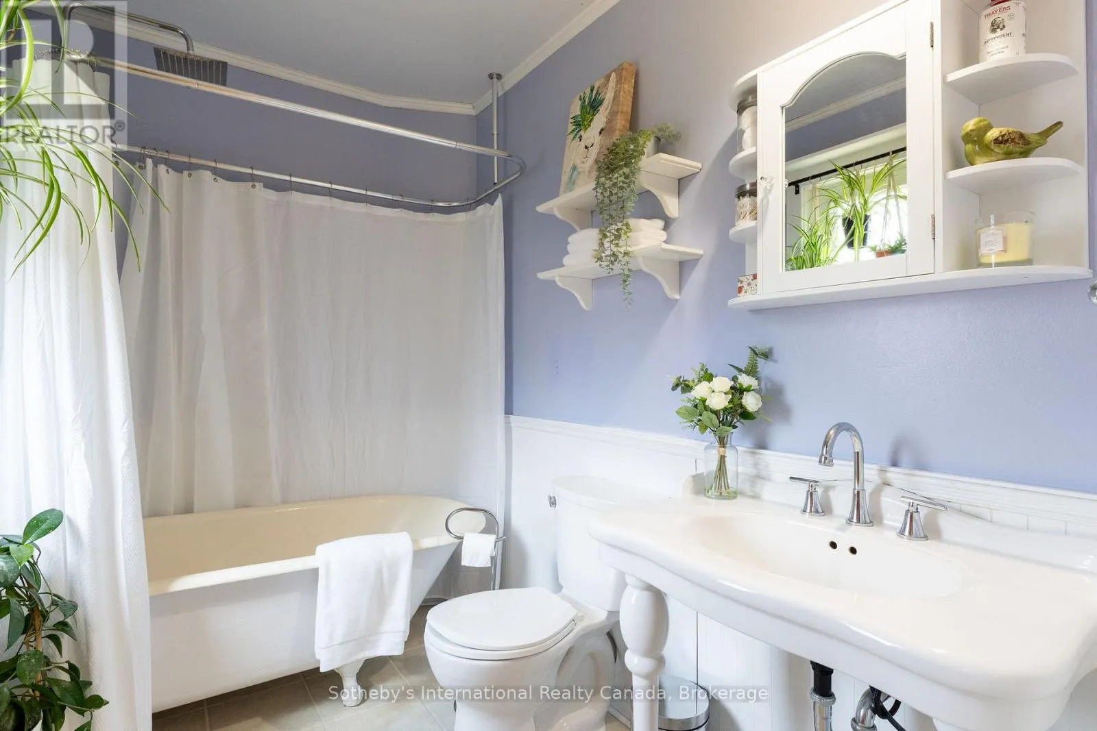 12 ELIZABETH STREET W