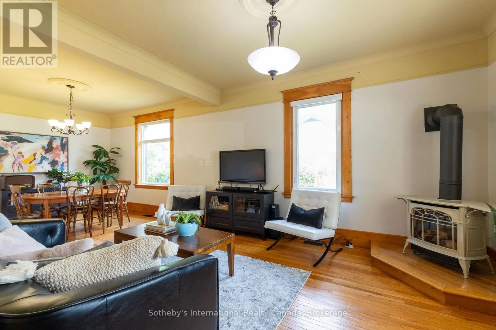 12 ELIZABETH STREET W