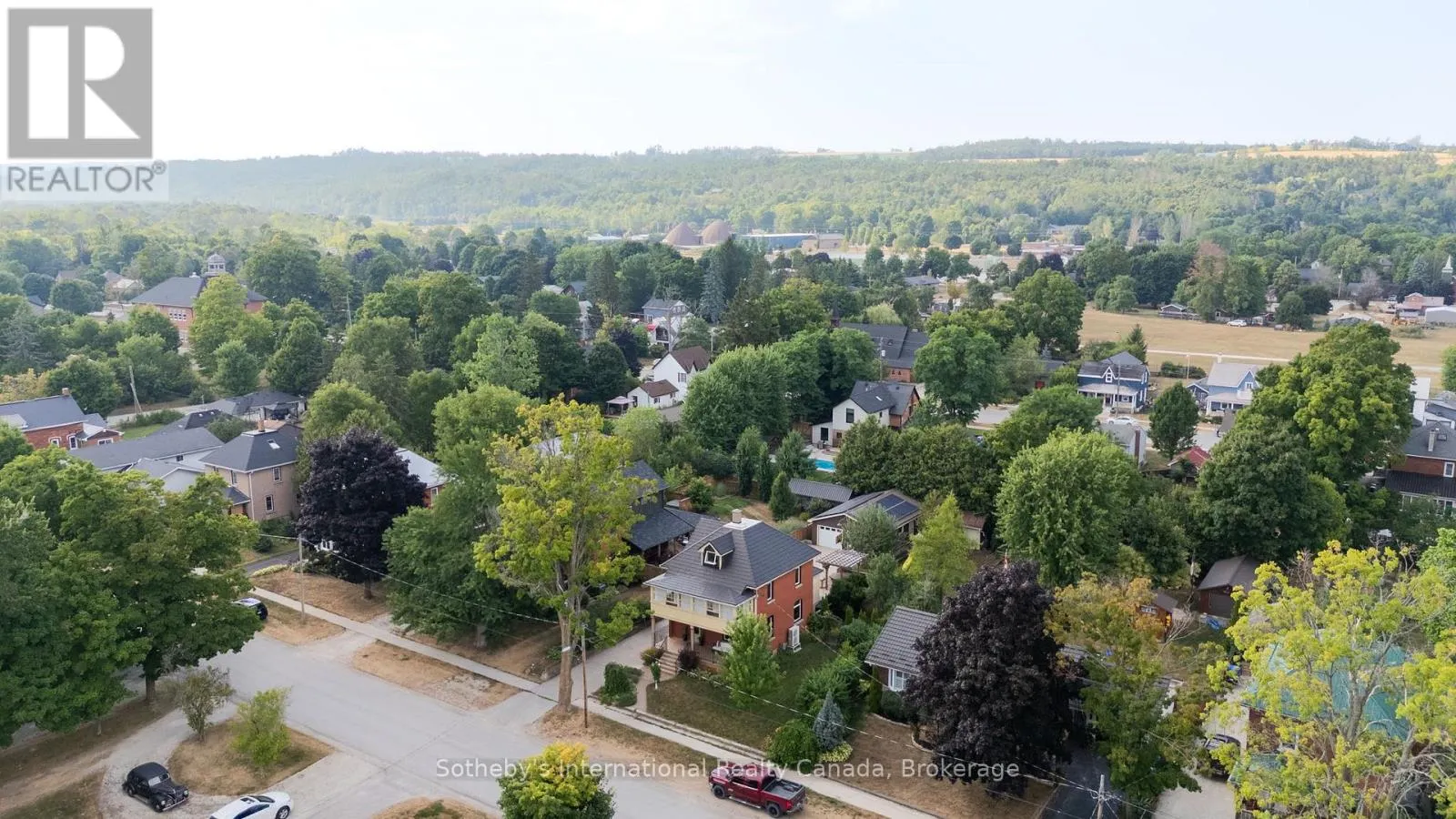 12 ELIZABETH STREET W