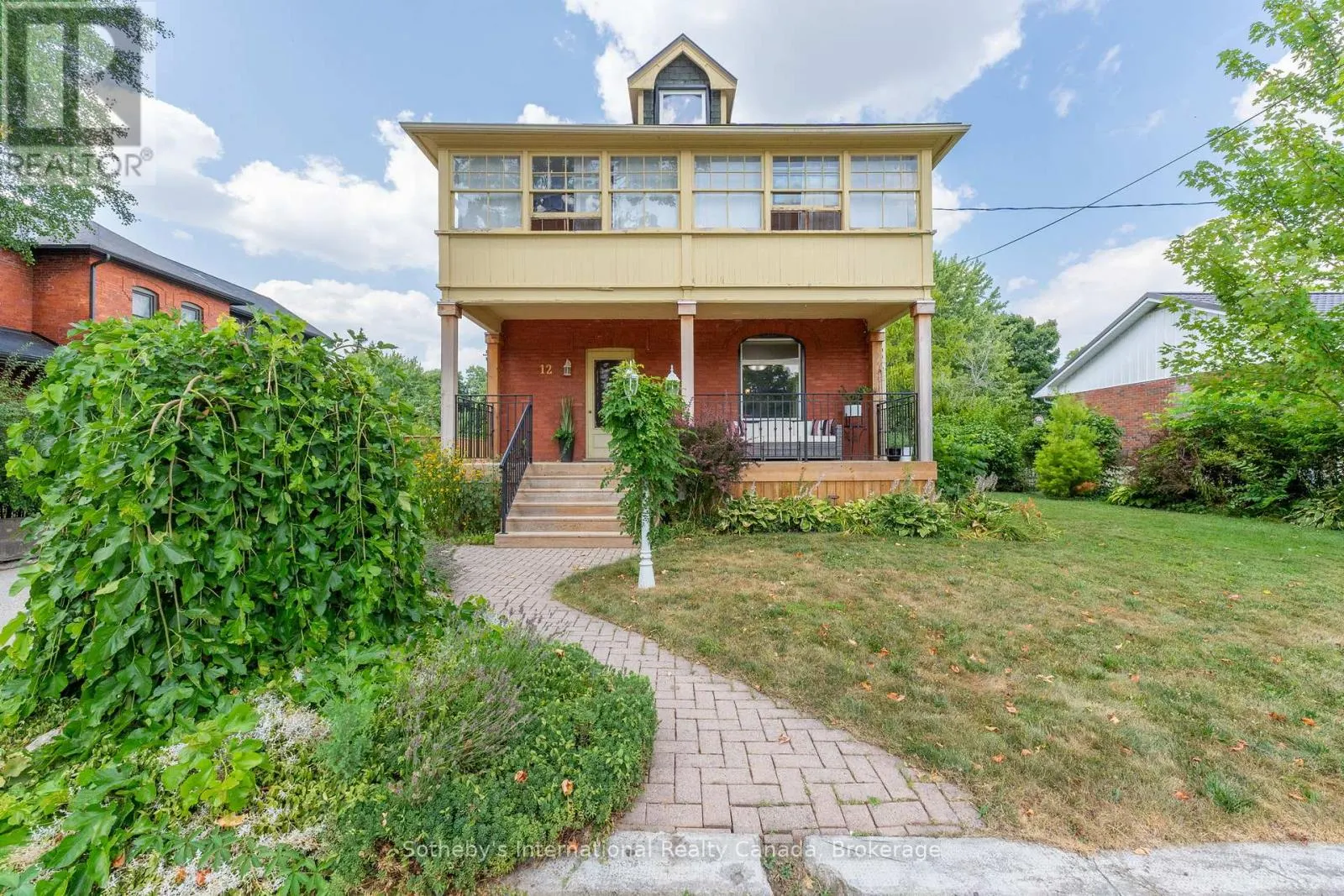 12 ELIZABETH STREET W