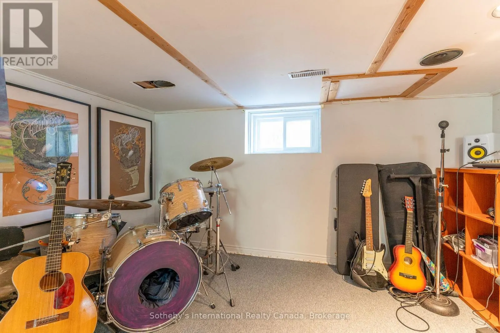 12 ELIZABETH STREET W