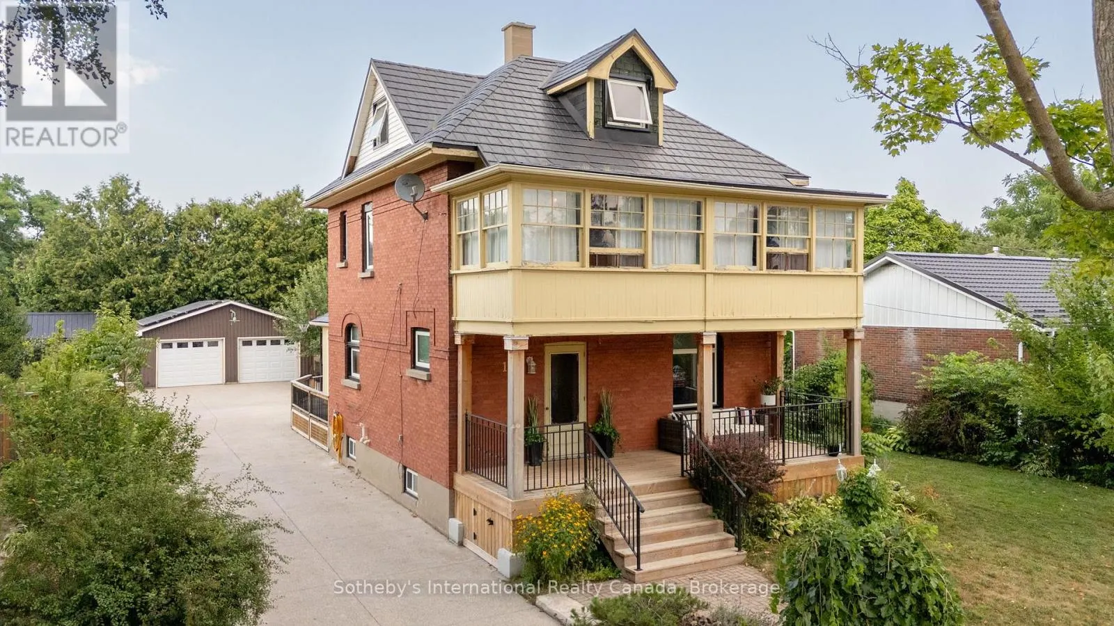 12 ELIZABETH STREET W