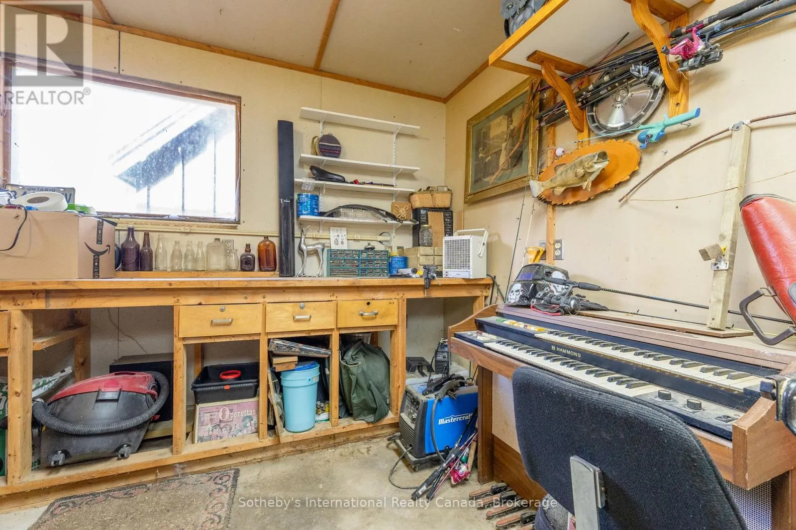 12 ELIZABETH STREET W