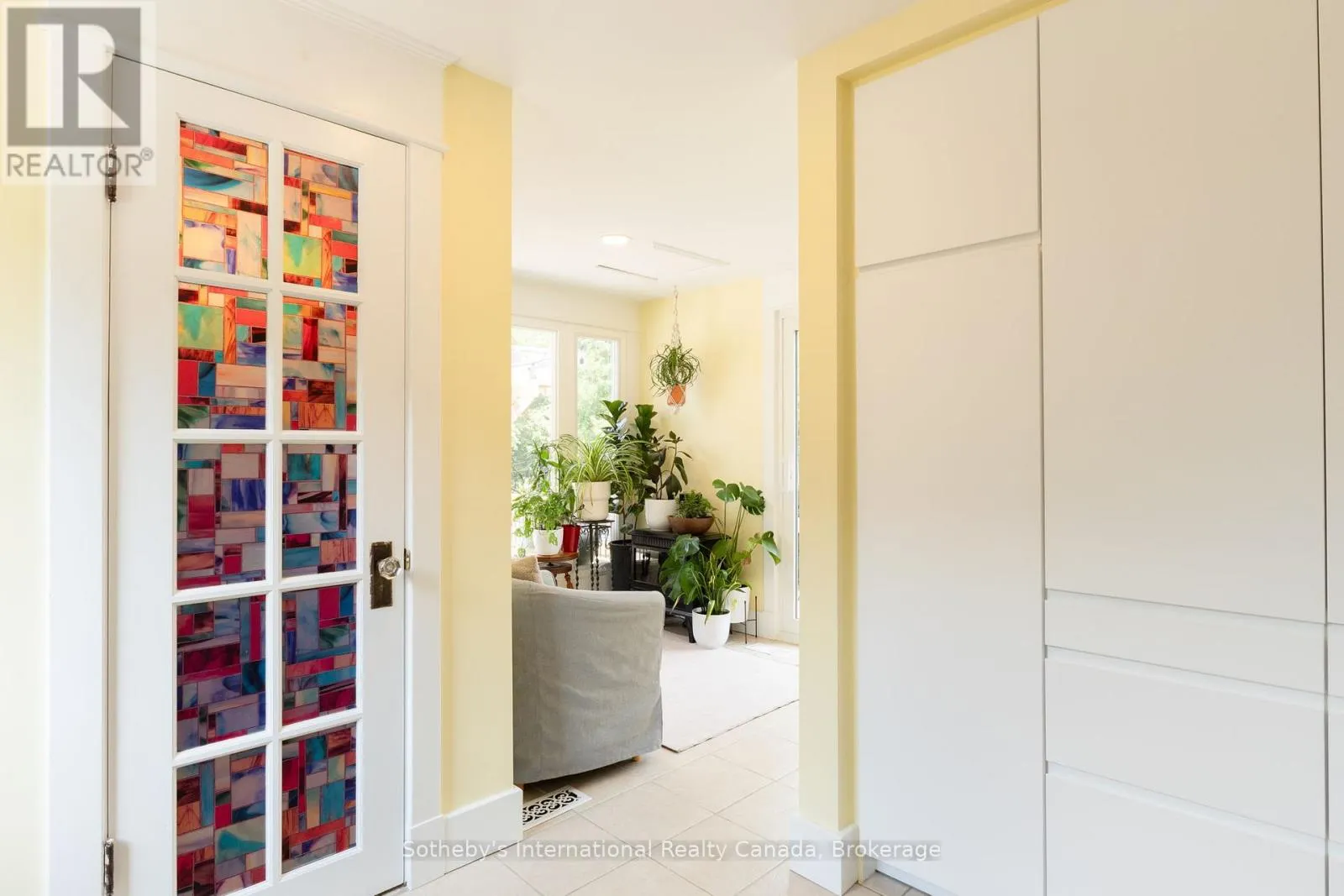 12 ELIZABETH STREET W