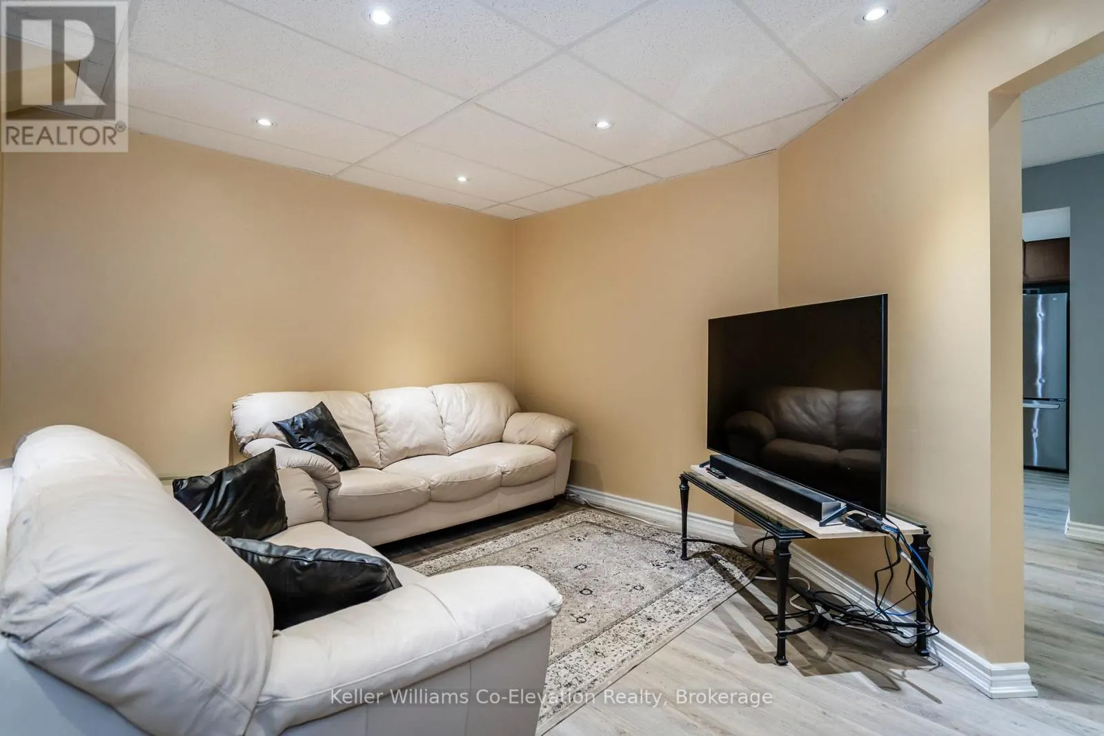 LOWER UNIT - 5 HALLEN DRIVE, #Lower Unit