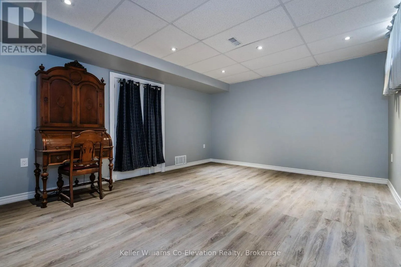 LOWER UNIT - 5 HALLEN DRIVE, #Lower Unit