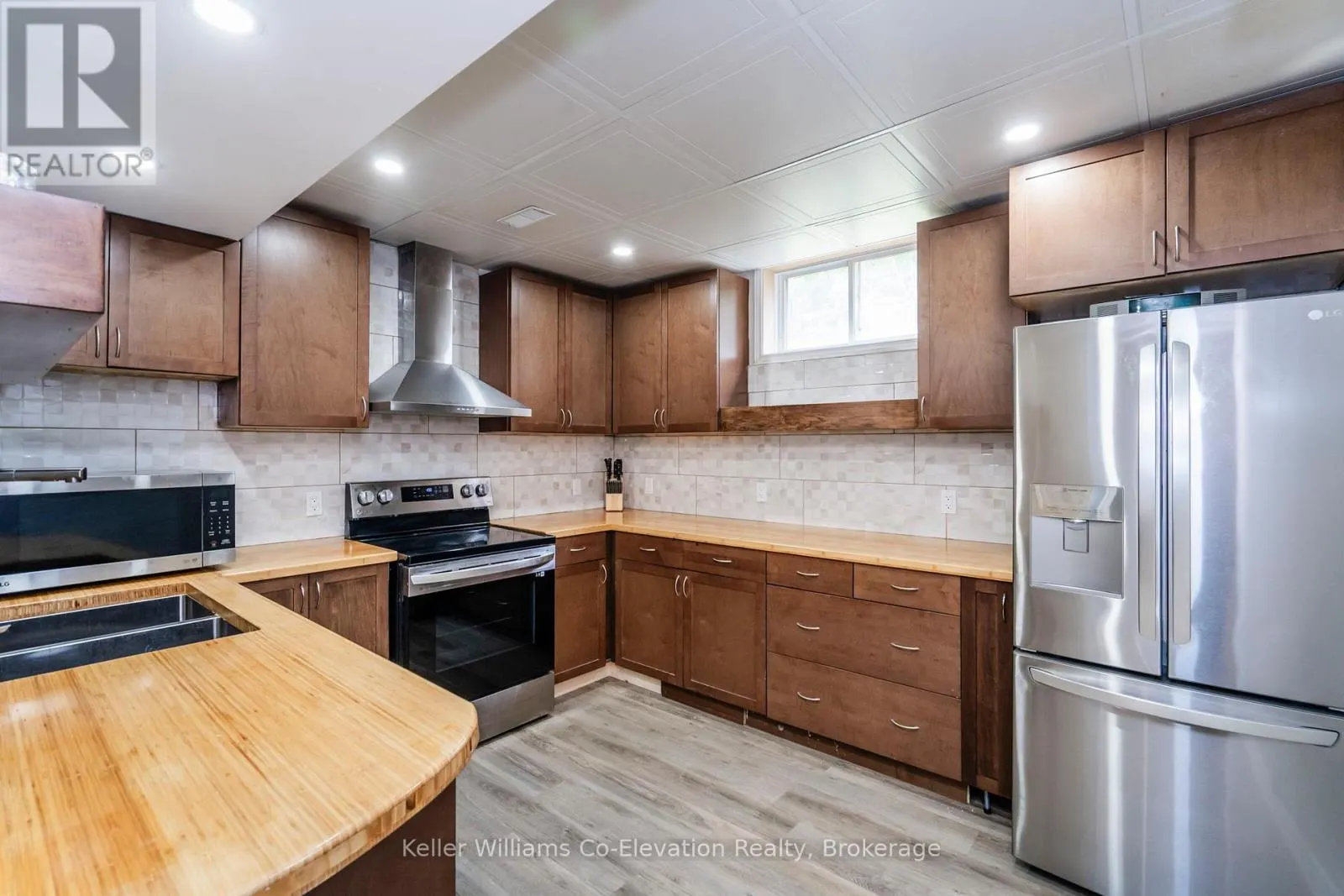 LOWER UNIT - 5 HALLEN DRIVE, #Lower Unit