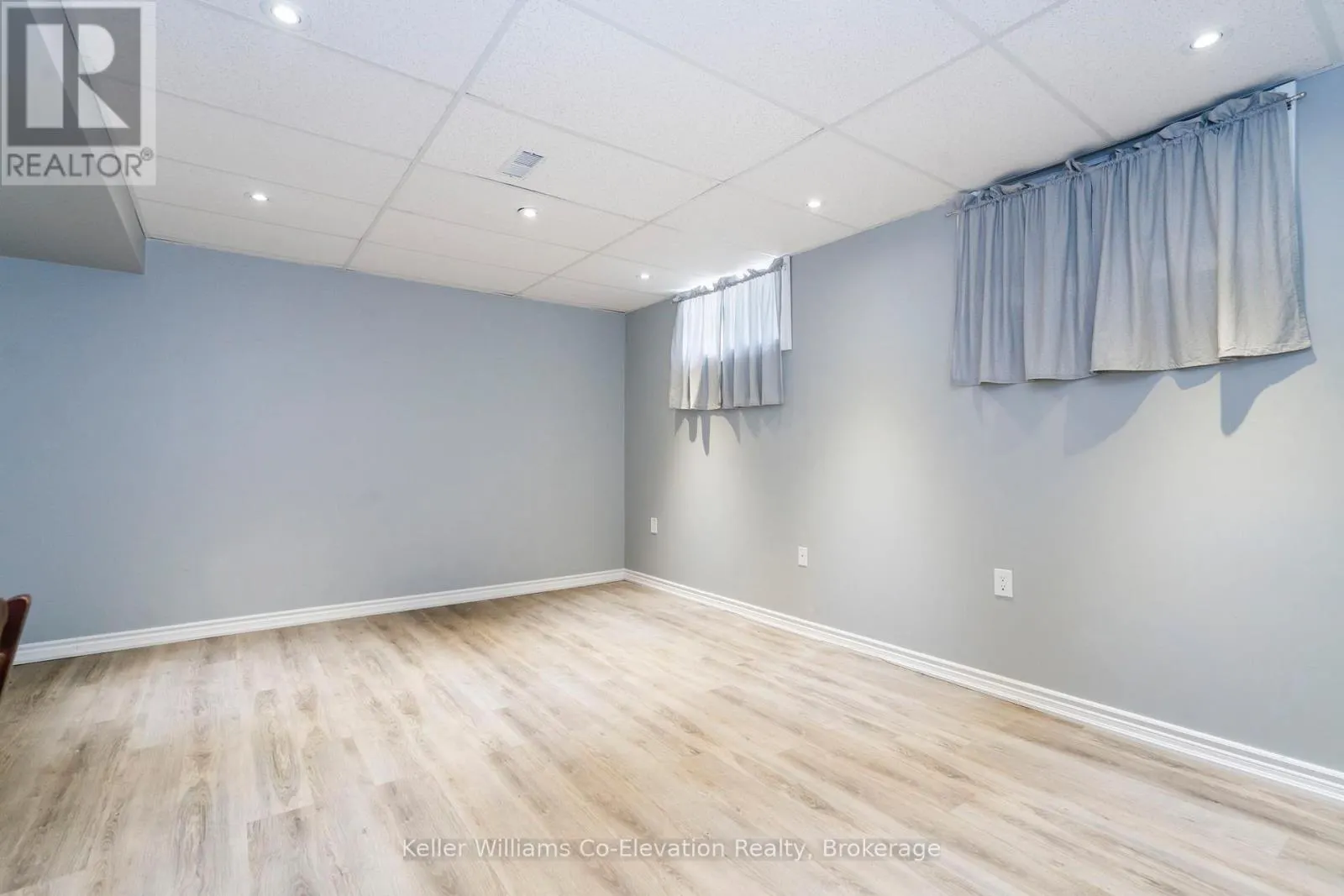 LOWER UNIT - 5 HALLEN DRIVE, #Lower Unit