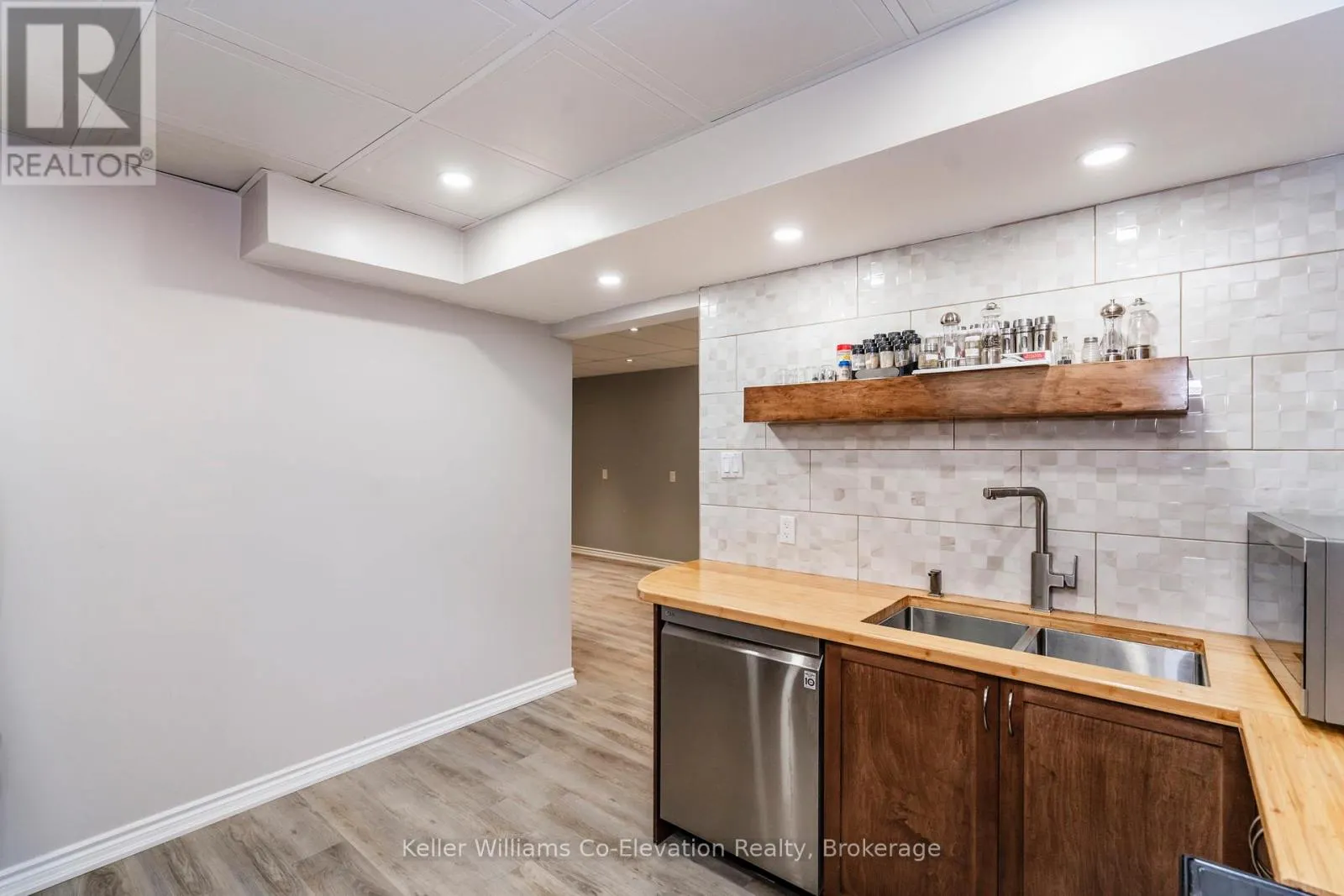 LOWER UNIT - 5 HALLEN DRIVE, #Lower Unit