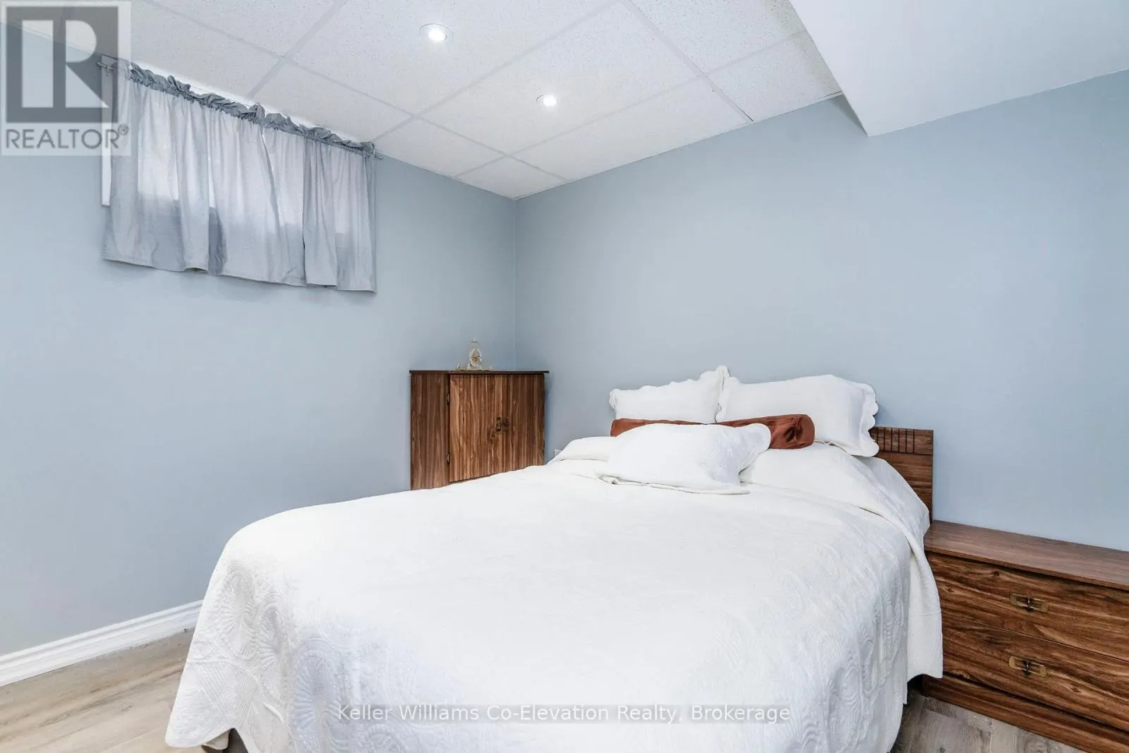 LOWER UNIT - 5 HALLEN DRIVE, #Lower Unit