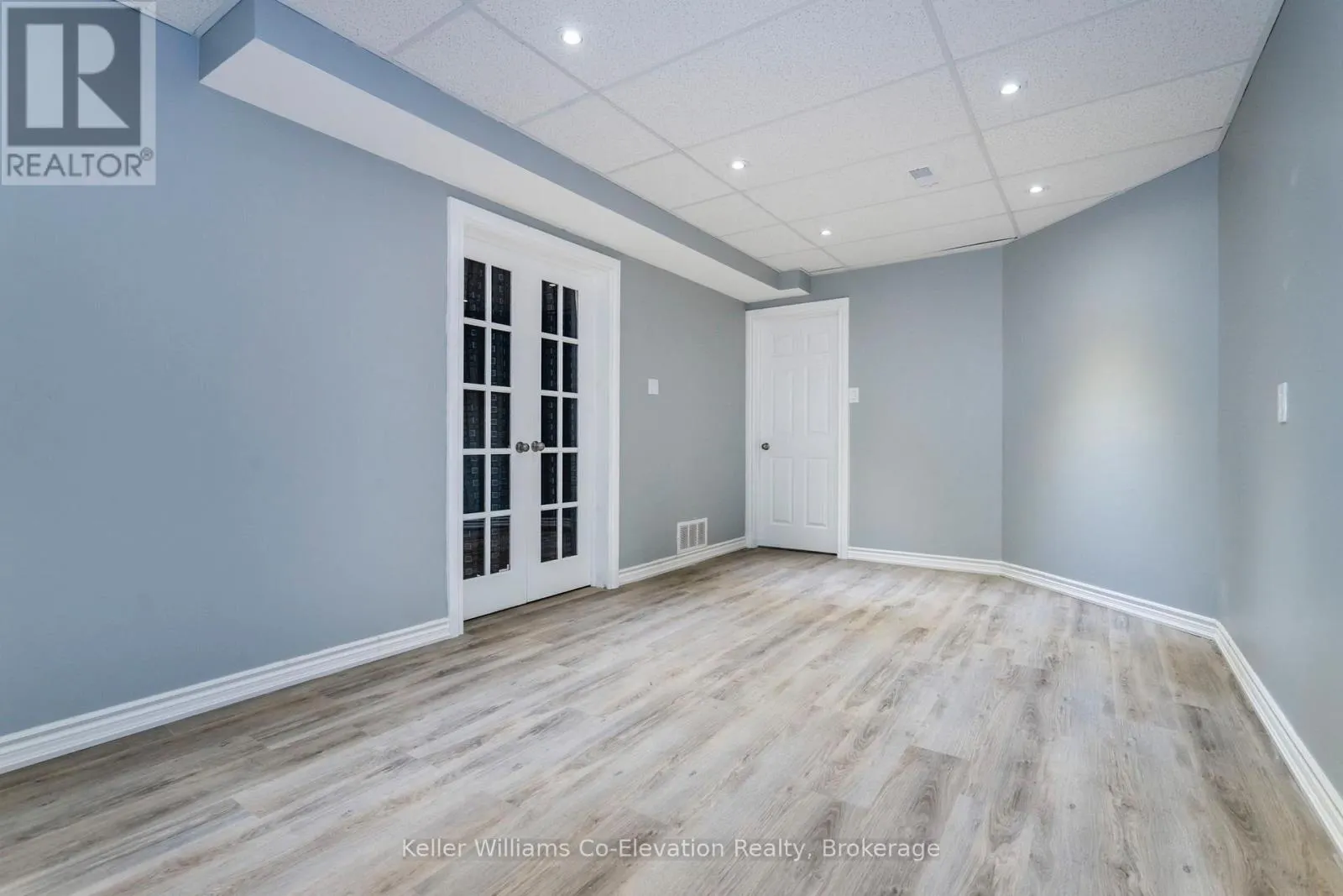 LOWER UNIT - 5 HALLEN DRIVE, #Lower Unit