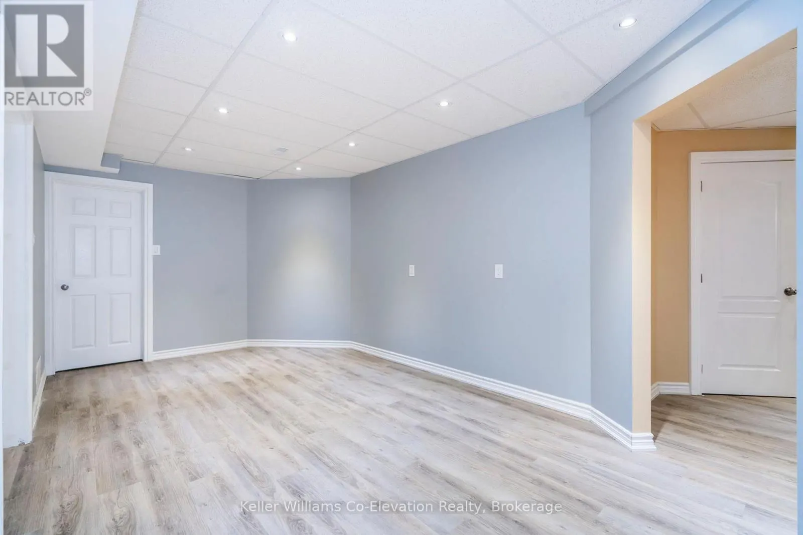 LOWER UNIT - 5 HALLEN DRIVE, #Lower Unit