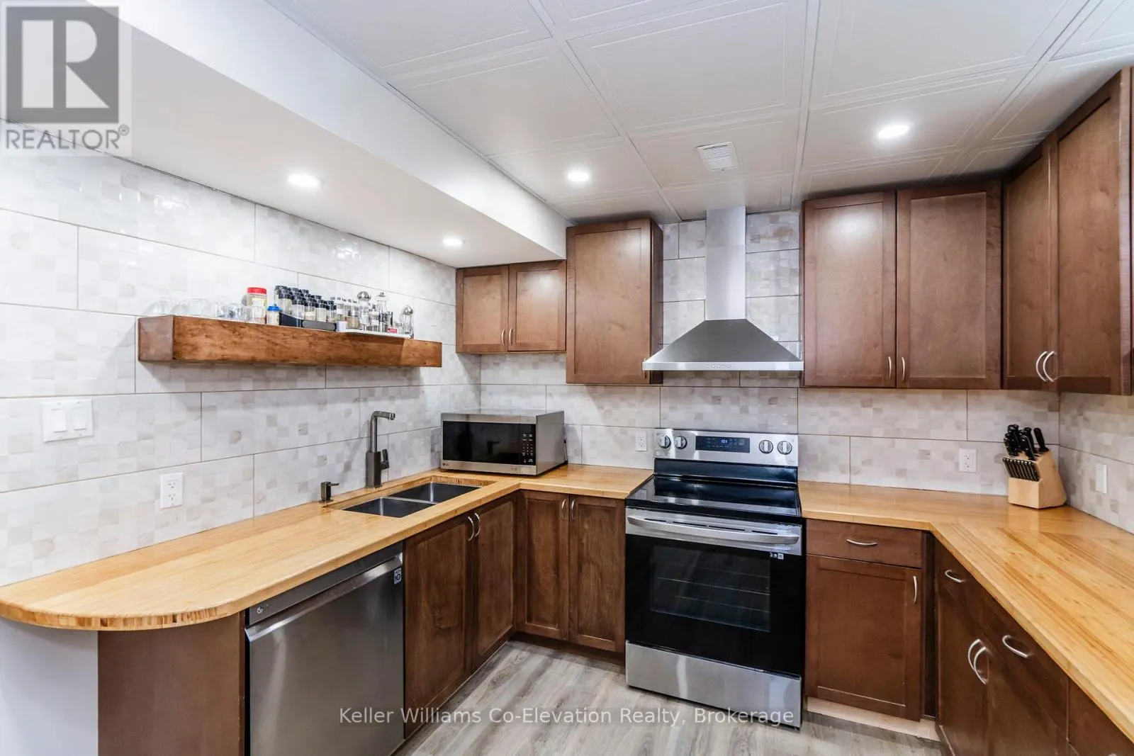 LOWER UNIT - 5 HALLEN DRIVE, #Lower Unit