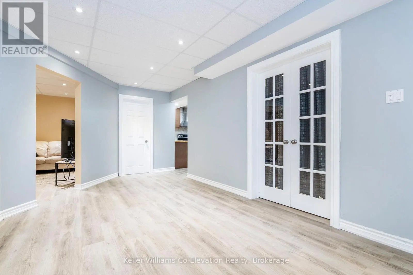 LOWER UNIT - 5 HALLEN DRIVE, #Lower Unit