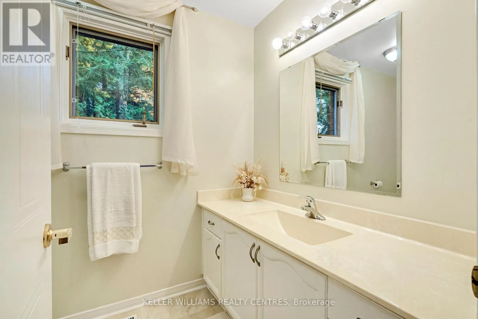 11 BIRCHMOUNT CIRCLE