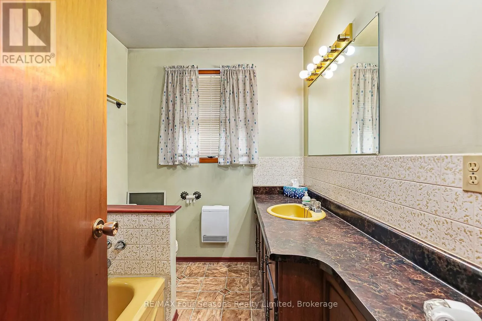 828 OXBOW PARK DRIVE