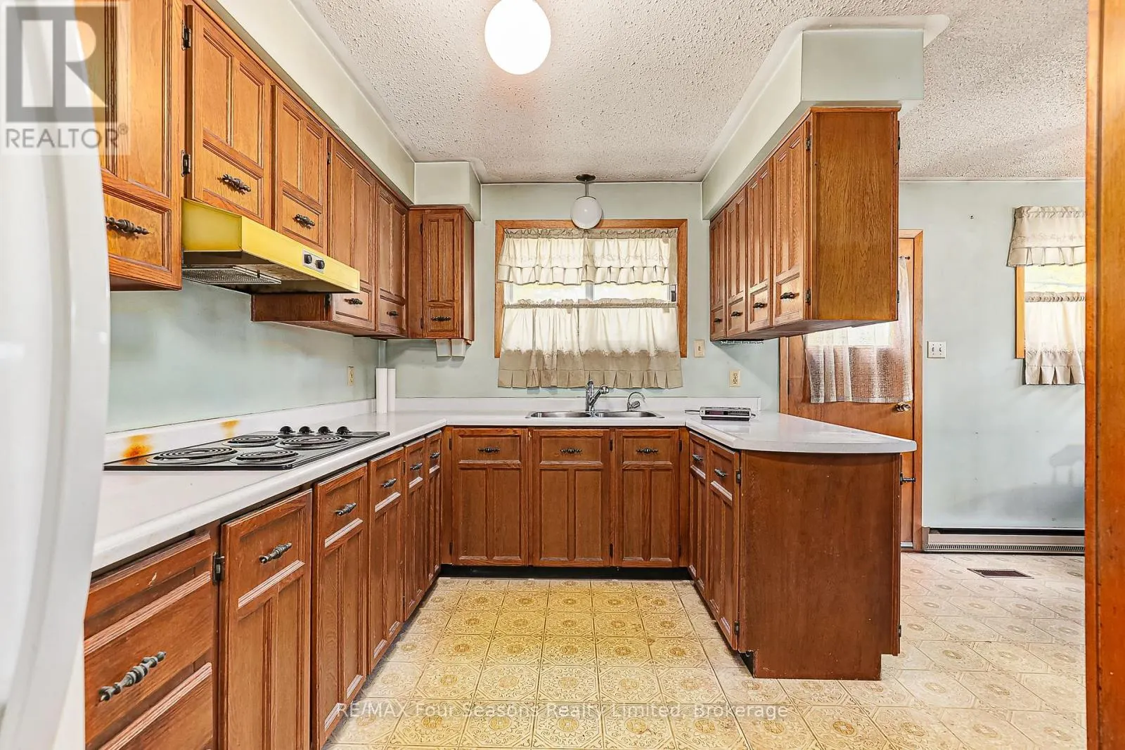 828 OXBOW PARK DRIVE