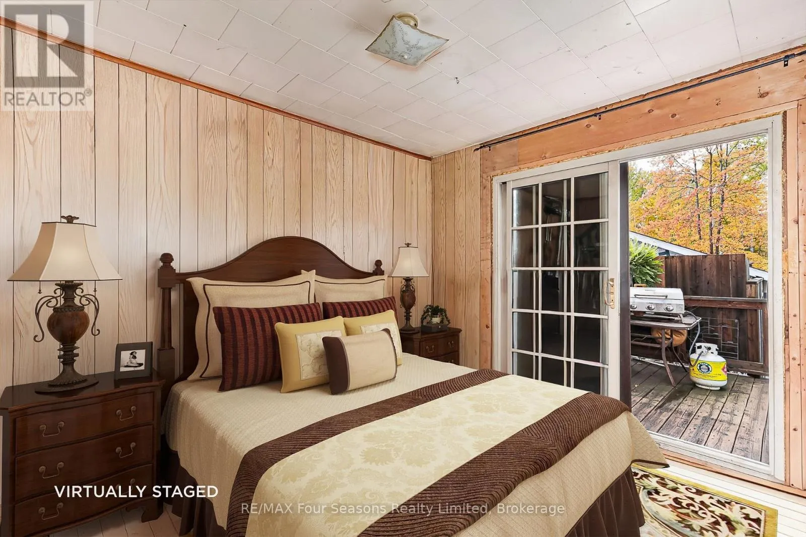 24 INDIANOLA CRESCENT