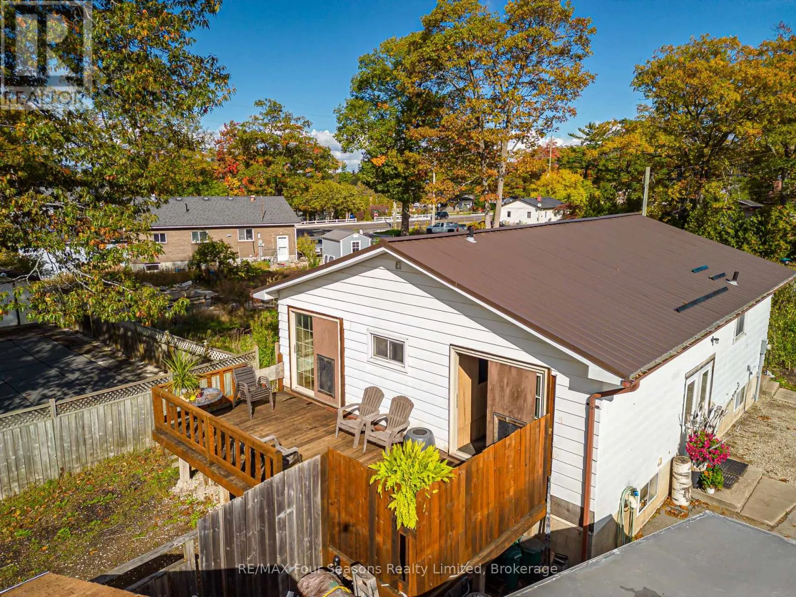 24 INDIANOLA CRESCENT