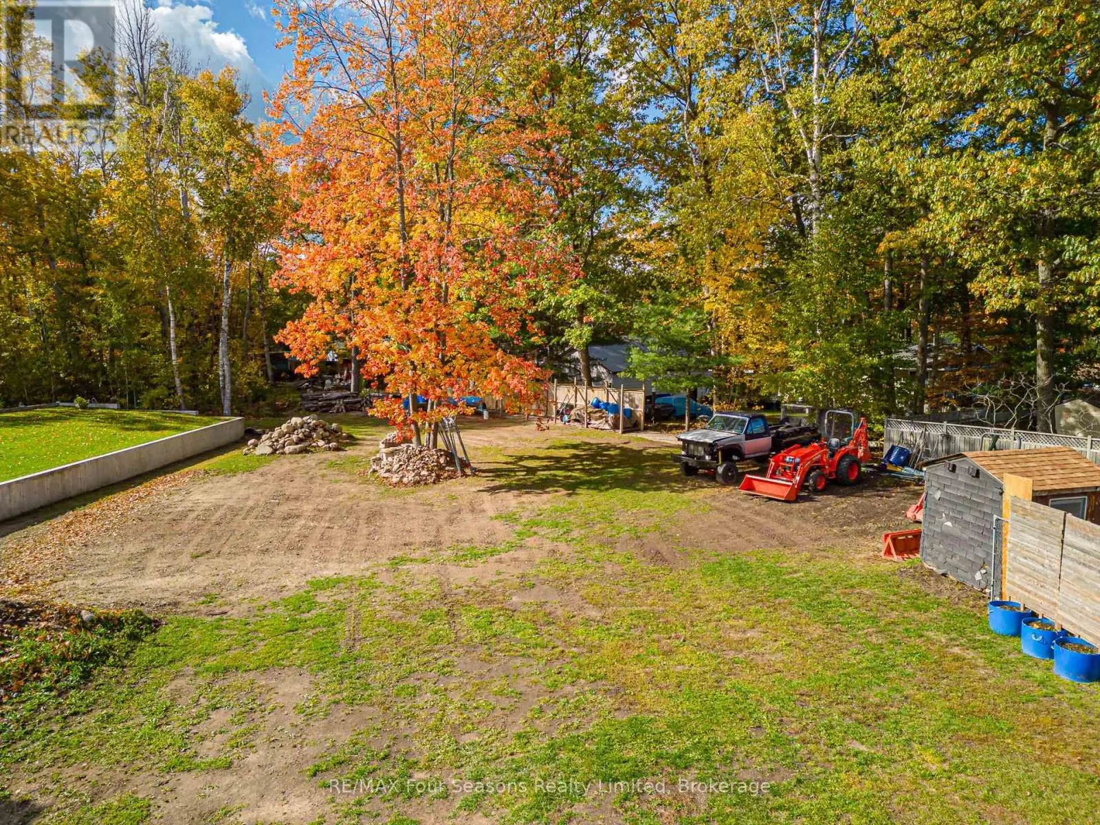 24 INDIANOLA CRESCENT